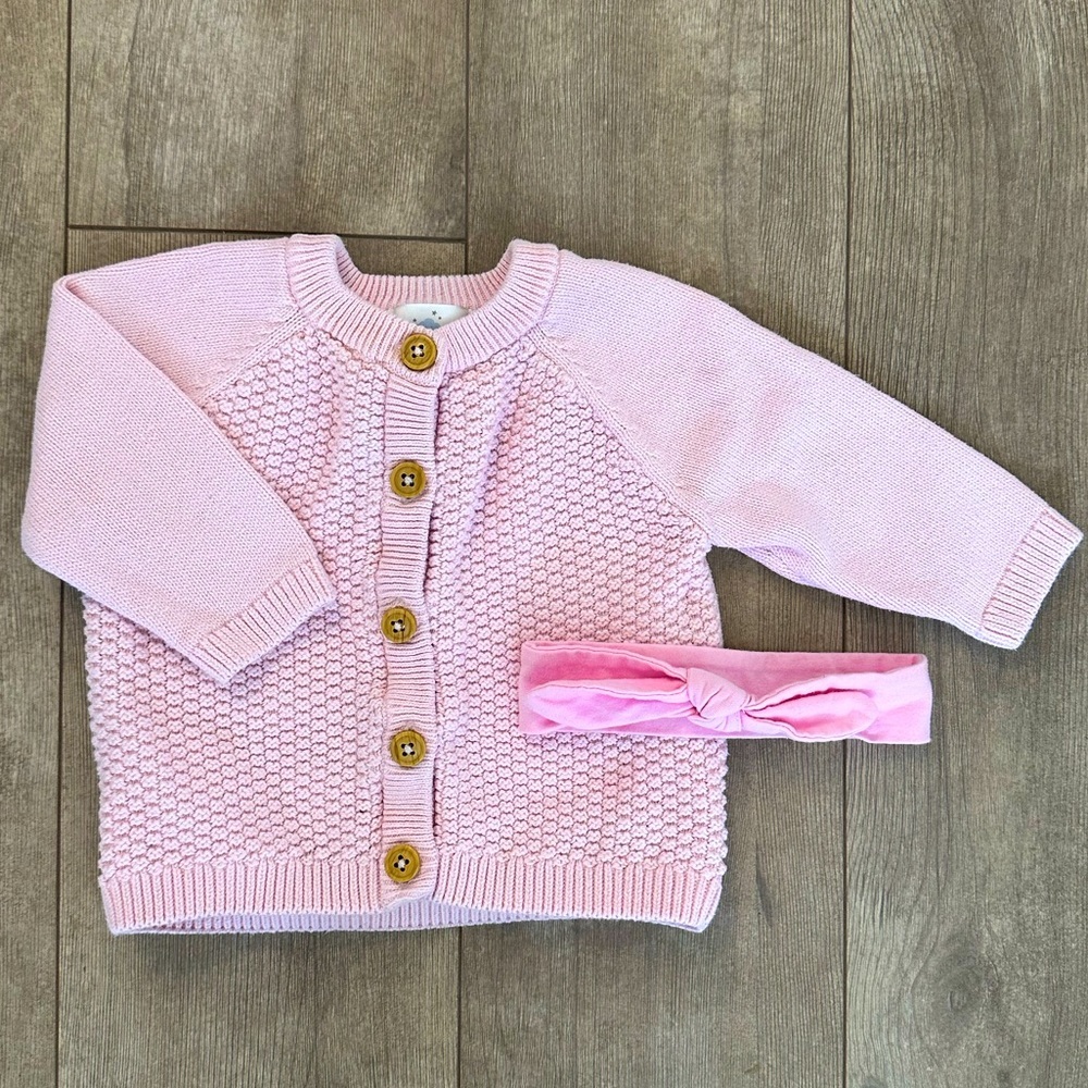 Baby girl sweater and bow set 
Cloud island 3-6 m